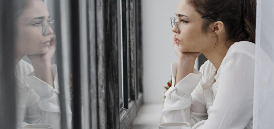 sideways-businesswoman-looking-outside