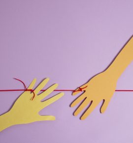 view-red-thread-with-cardboard-hands